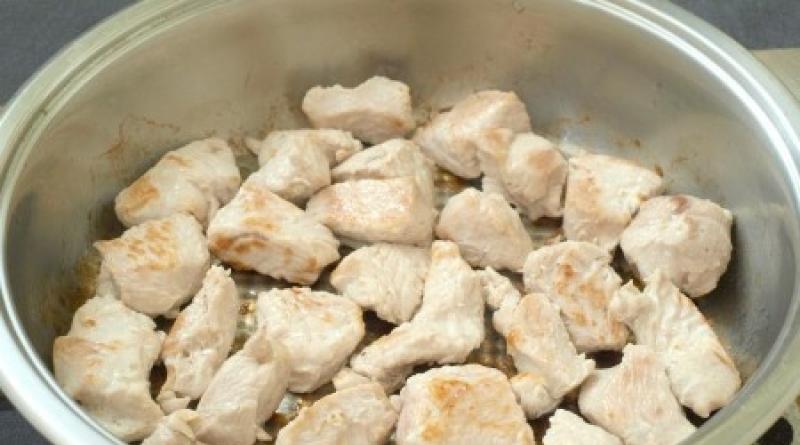 Рецепты от Дарьи Донцовой: запеканка из индейки с кабачками, рагу из кабачка и курицы и кексы из кабачка