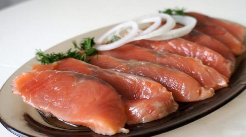 Быстро и вкусно солим красную рыбу в домашних условиях